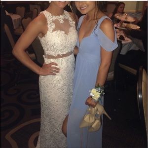 Beautiful blue dress!